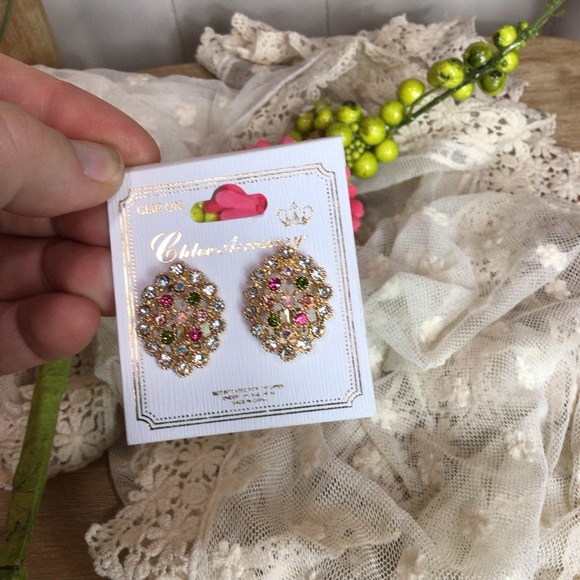 Crystal Rhinestone Bling Sparkle Special Occasion Oval Clip-On Earrings - Picture 4 of 6